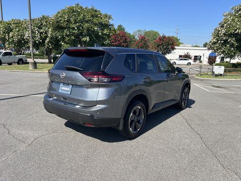Used 2025 Nissan Rogue SV FWD image 5