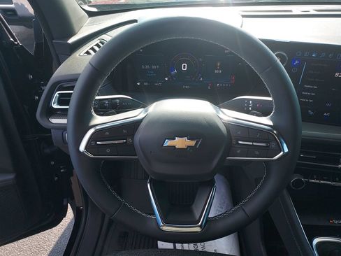 Used 2025 Chevrolet Traverse LT w/ Driver Confidence Package AWD/4WD image 17