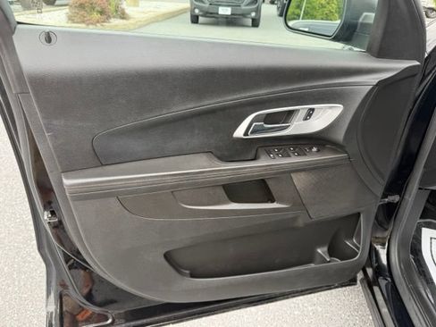 Used 2017 Chevrolet Equinox LS FWD image 24