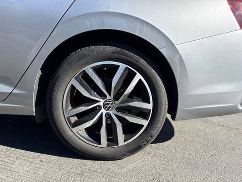 Used 2025 Volkswagen Jetta SE FWD image 11