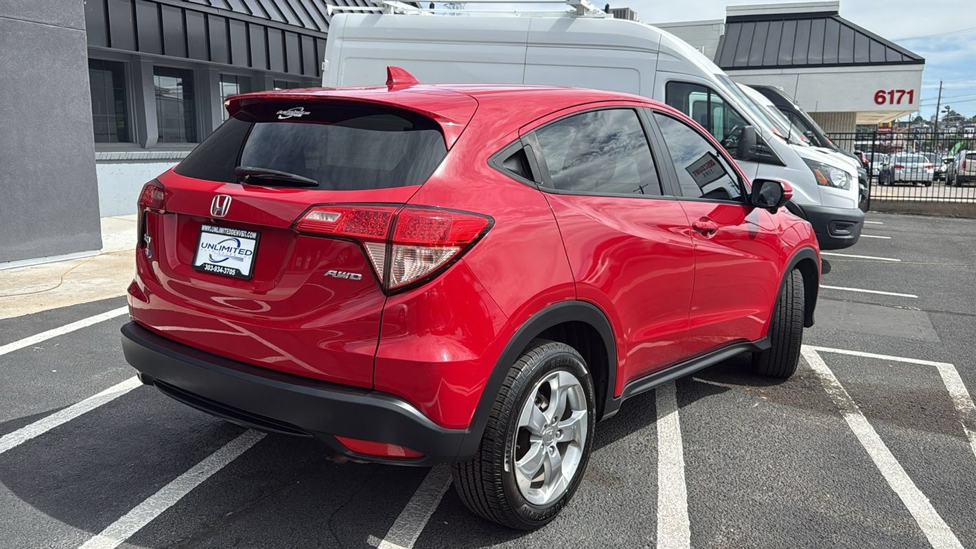 Used 2017 Honda HR-V EX image 3