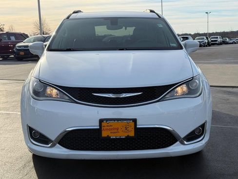 Used 2017 Chrysler Pacifica Touring-L w/ Tire & Wheel Group image 9