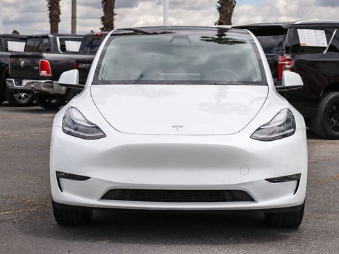 Used 2022 Tesla Model Y Long Range AWD/4WD image 2
