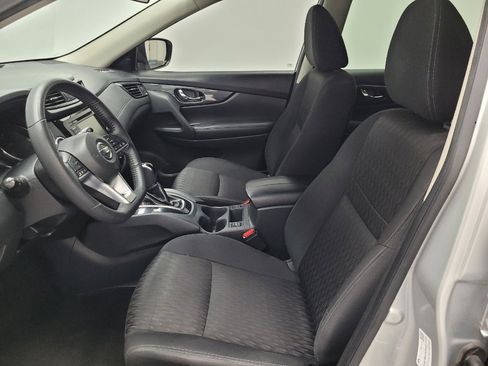 Used 2020 Nissan Rogue SV image 17