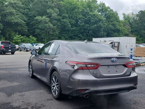 Used 2022 Toyota Camry XLE FWD image 3
