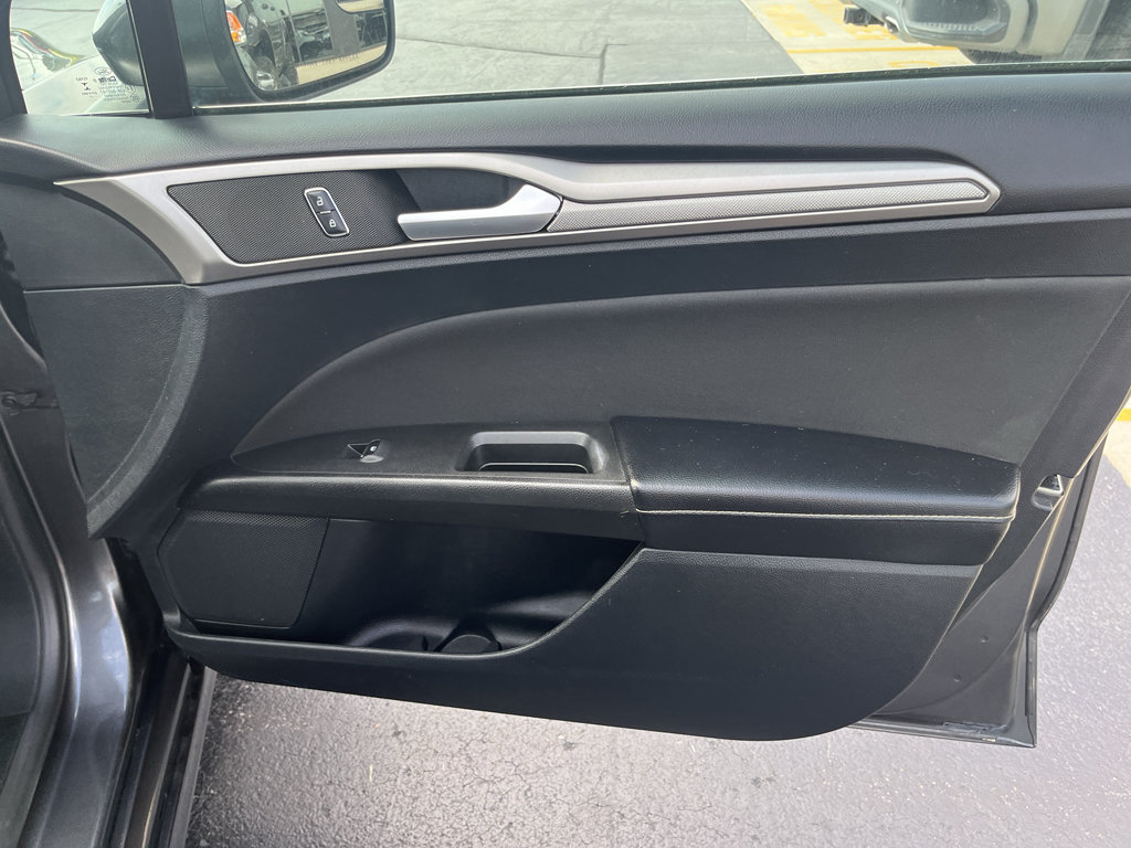 Used 2018 Ford Fusion SE FWD image 44