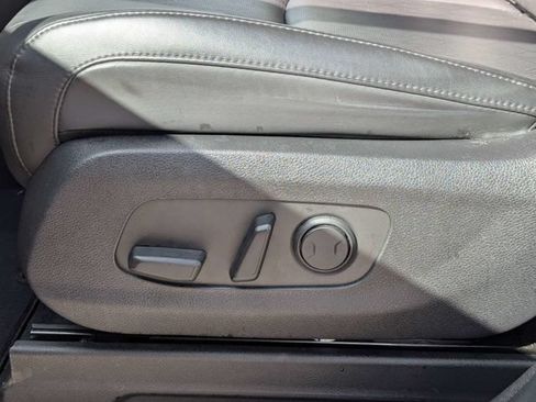 Used 2024 Kia Carnival EX FWD image 21
