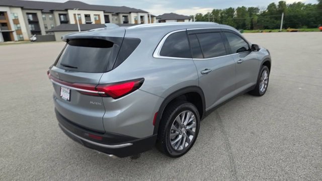 Used 2025 Buick Enclave Preferred FWD image 9