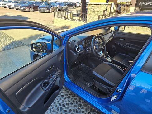 Used 2023 Nissan Versa SV FWD image 9
