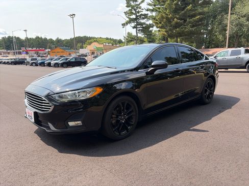 Used 2019 Ford Fusion SE w/ Equipment Group 151A FWD image 3