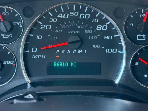 Used 2021 Chevrolet Express 2500 RWD image 25