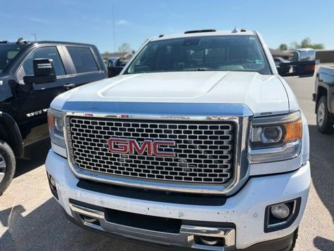 Used 2015 GMC Sierra 2500 Denali w/ Driver Alert Package AWD/4WD image 3