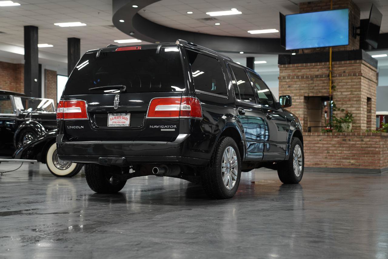 Used 2012 Lincoln Navigator 4WD image 13