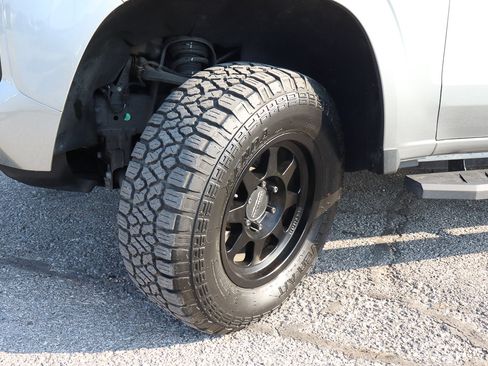 Used 2023 Chevrolet Colorado LT w/ LT Convenience Package II image 22