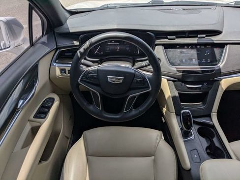 Used 2017 Cadillac XT5 FWD image 17