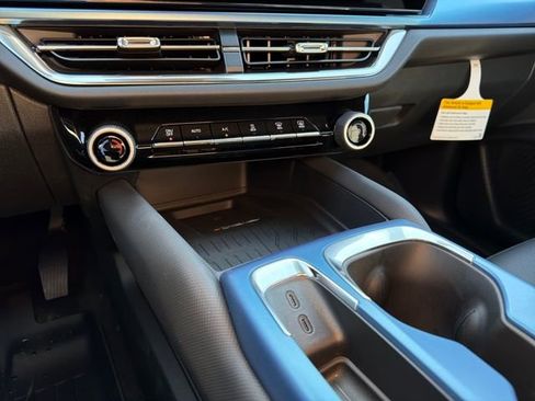 New 2026 Chevrolet Equinox EV LT image 33