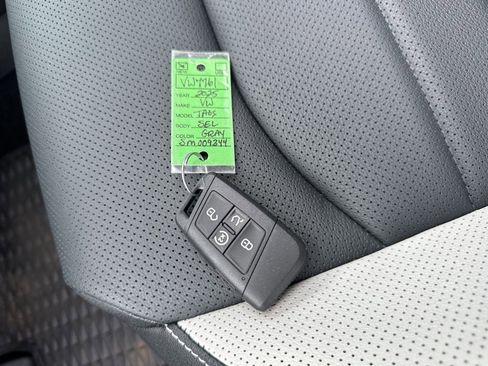 New 2025 Volkswagen Taos SEL image 29