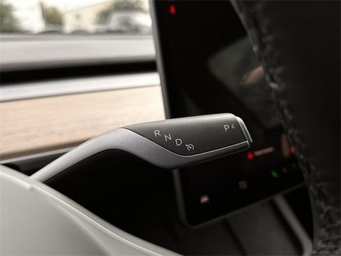 Used 2023 Tesla Model Y Performance image 21