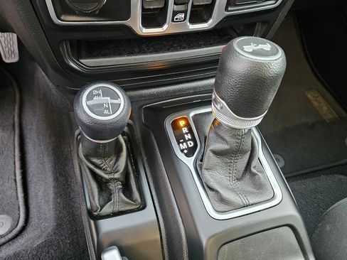 Used 2021 Jeep Wrangler Unlimited Sport image 27