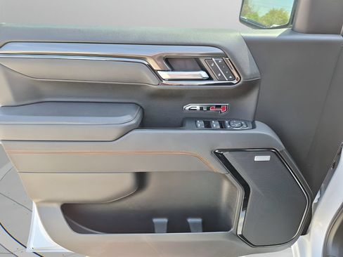 Used 2025 GMC Sierra 1500 AT4 w/ AT4 Premium Package AWD/4WD image 29
