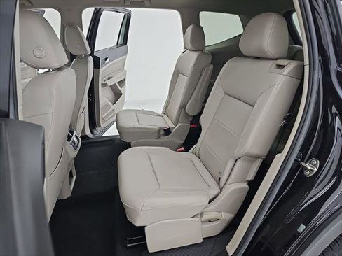 Used 2023 Volkswagen Atlas SEL R-Line AWD/4WD image 24