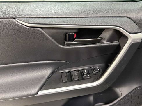 Certified 2021 Toyota RAV4 LE AWD/4WD image 15