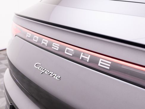Used 2022 Porsche Cayenne Coupe AWD/4WD image 38