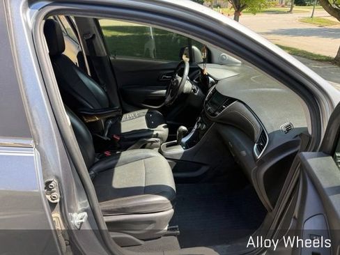 Used 2020 Chevrolet Trax LT w/ LT Convenience Package FWD image 6