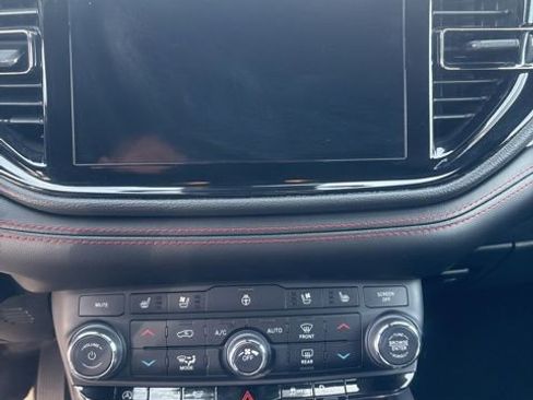 Used 2023 Dodge Durango GT image 4
