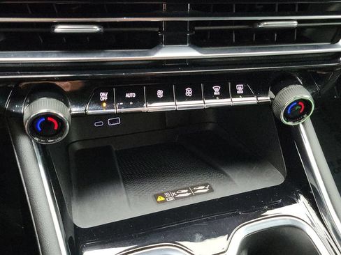 Certified 2026 Chevrolet Traverse LT AWD/4WD image 17