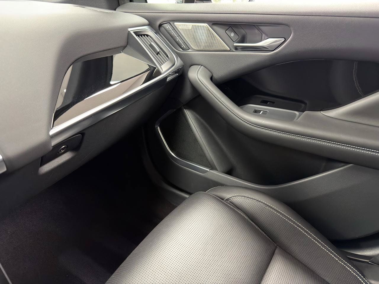 Used 2020 Jaguar I-PACE SE AWD/4WD image 24