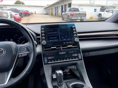 Used 2022 Toyota Avalon XLE w/ Moonroof Package image 6