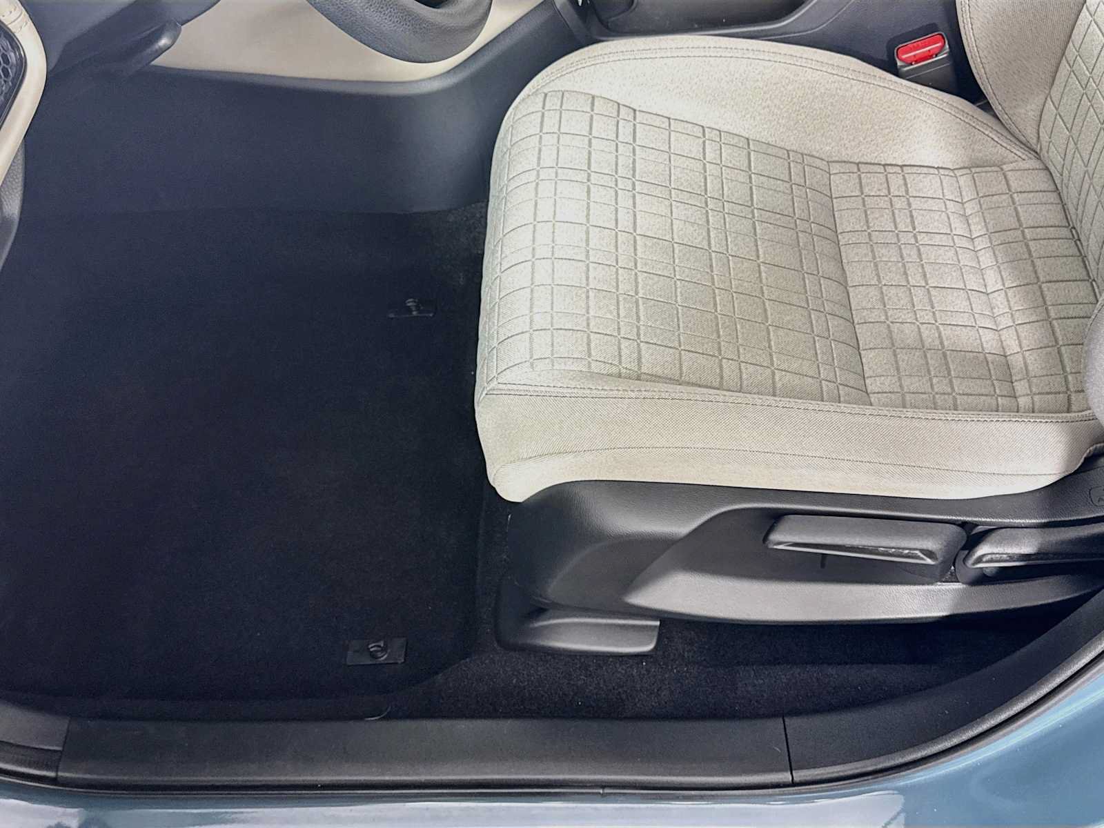 Used 2025 Honda HR-V LX image 18