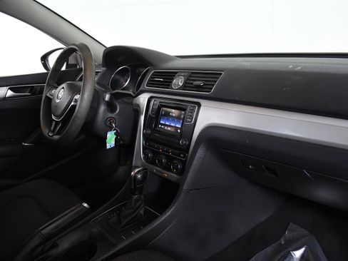 Used 2016 Volkswagen Passat 1.8T S image 27