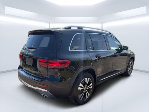 Certified 2025 Mercedes-Benz GLB 250 image 6