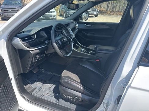 Used 2023 Jeep Grand Cherokee L Laredo AWD/4WD image 32