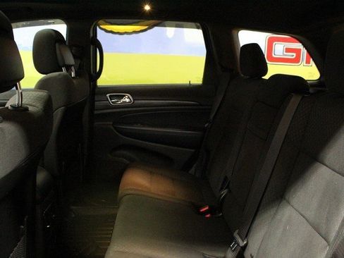 Used 2019 Jeep Grand Cherokee Laredo image 15