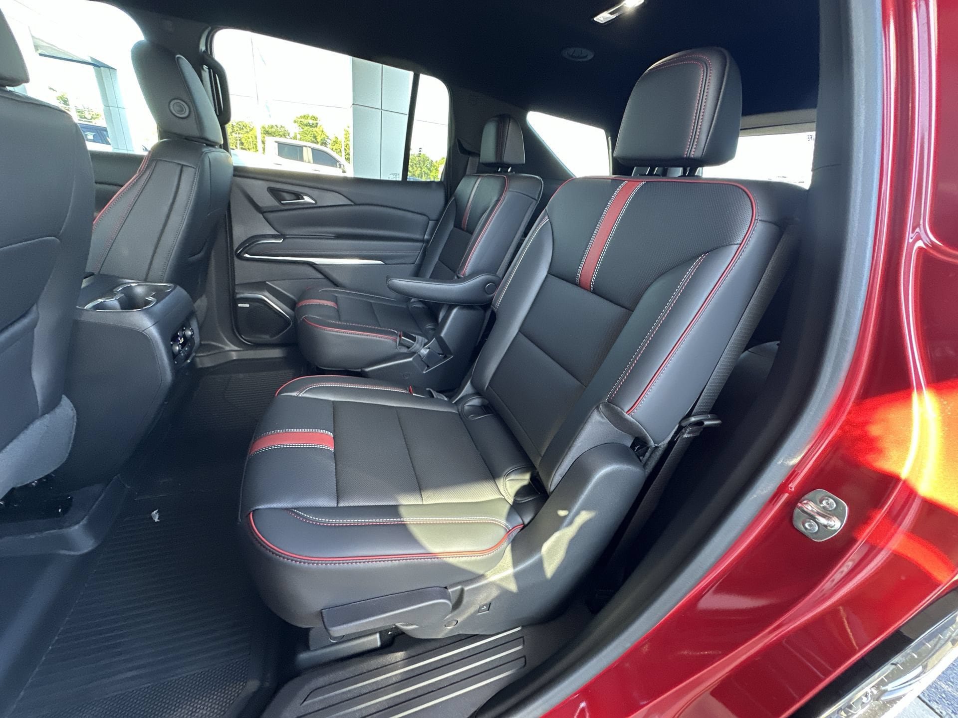 New 2027 Chevrolet Traverse RS w/ LPO, Floor Liner Package FWD image 25