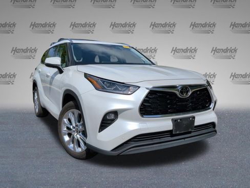 Used 2023 Toyota Highlander Limited AWD/4WD image 2