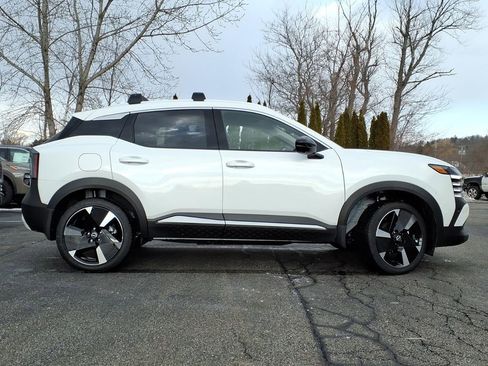 New 2026 Nissan Kicks SR w/ Cold Weather Package image 3