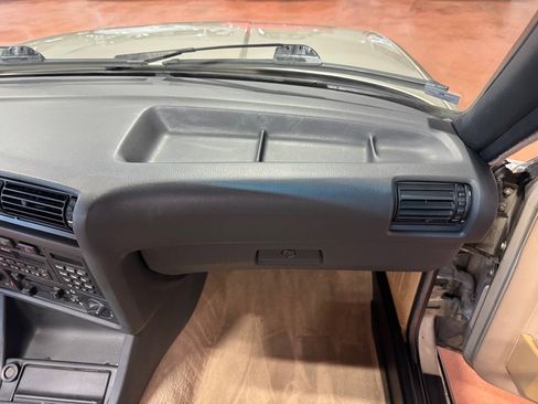 Used 1990 BMW 325i Convertible image 29