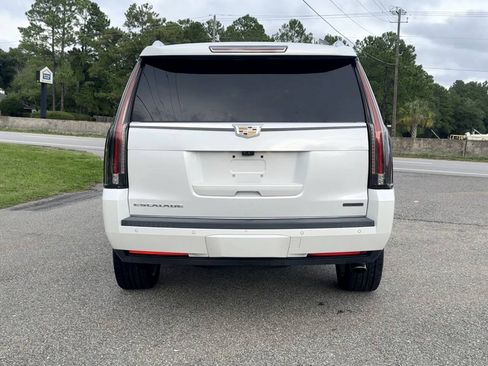 Used 2019 Cadillac Escalade Platinum RWD image 4