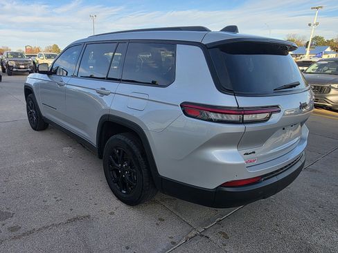 Used 2024 Jeep Grand Cherokee L Laredo image 7