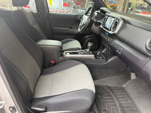 Used 2021 Toyota Tacoma TRD Off-Road w/ Technology Package AWD/4WD image 34