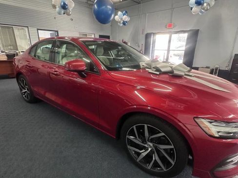 Used 2020 Volvo S60 T5 Momentum image 8