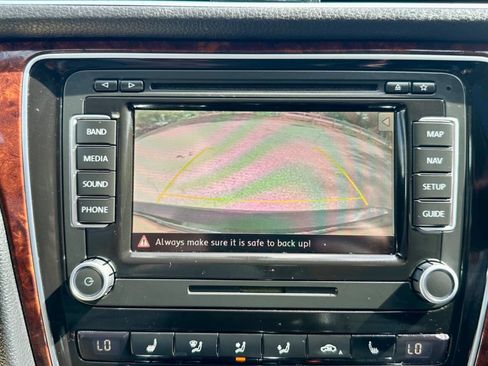 Used 2013 Volkswagen Passat 2.5 SEL Premium image 25