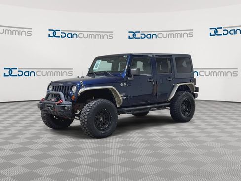 Used 2013 Jeep Wrangler Unlimited Sahara w/ Dual Top Group AWD/4WD image 4