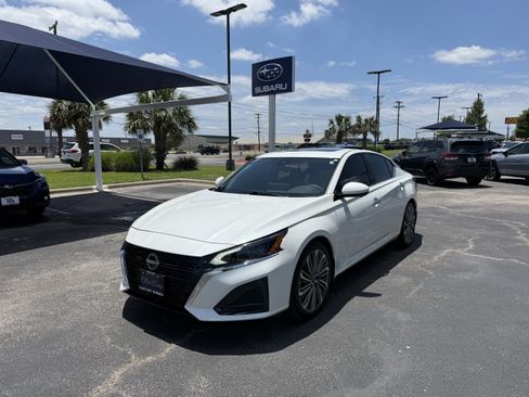 Used 2025 Nissan Altima 2.5 SL FWD image 3