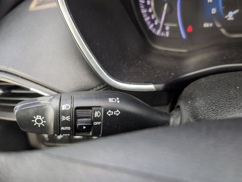 Used 2019 Hyundai Santa Fe SEL FWD image 18
