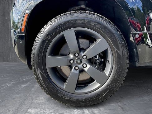 Used 2025 Land Rover Defender 110 V8 image 30